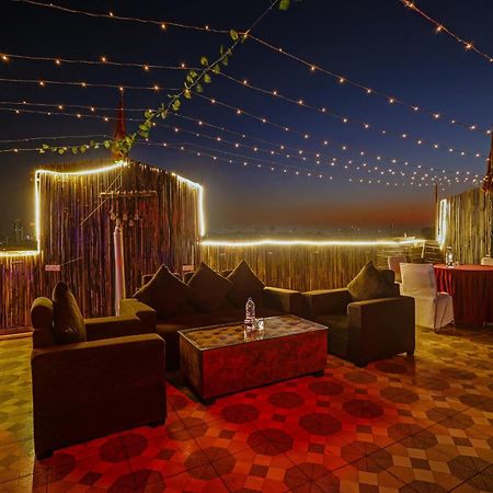 Super Townhouse Tipsyy Near Bestech Central Square Mall Gurgaon Exterior photo