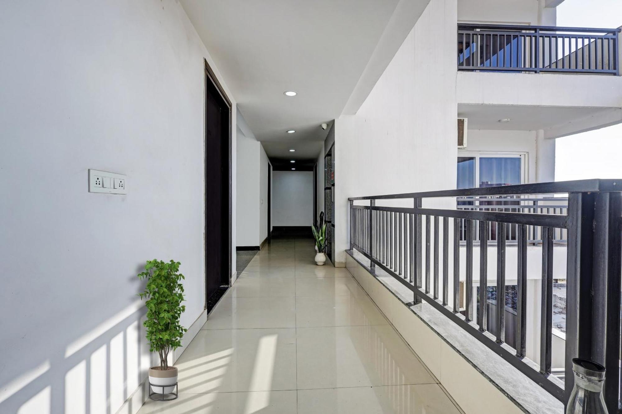 Super Townhouse Tipsyy Near Bestech Central Square Mall Gurgaon Exterior photo