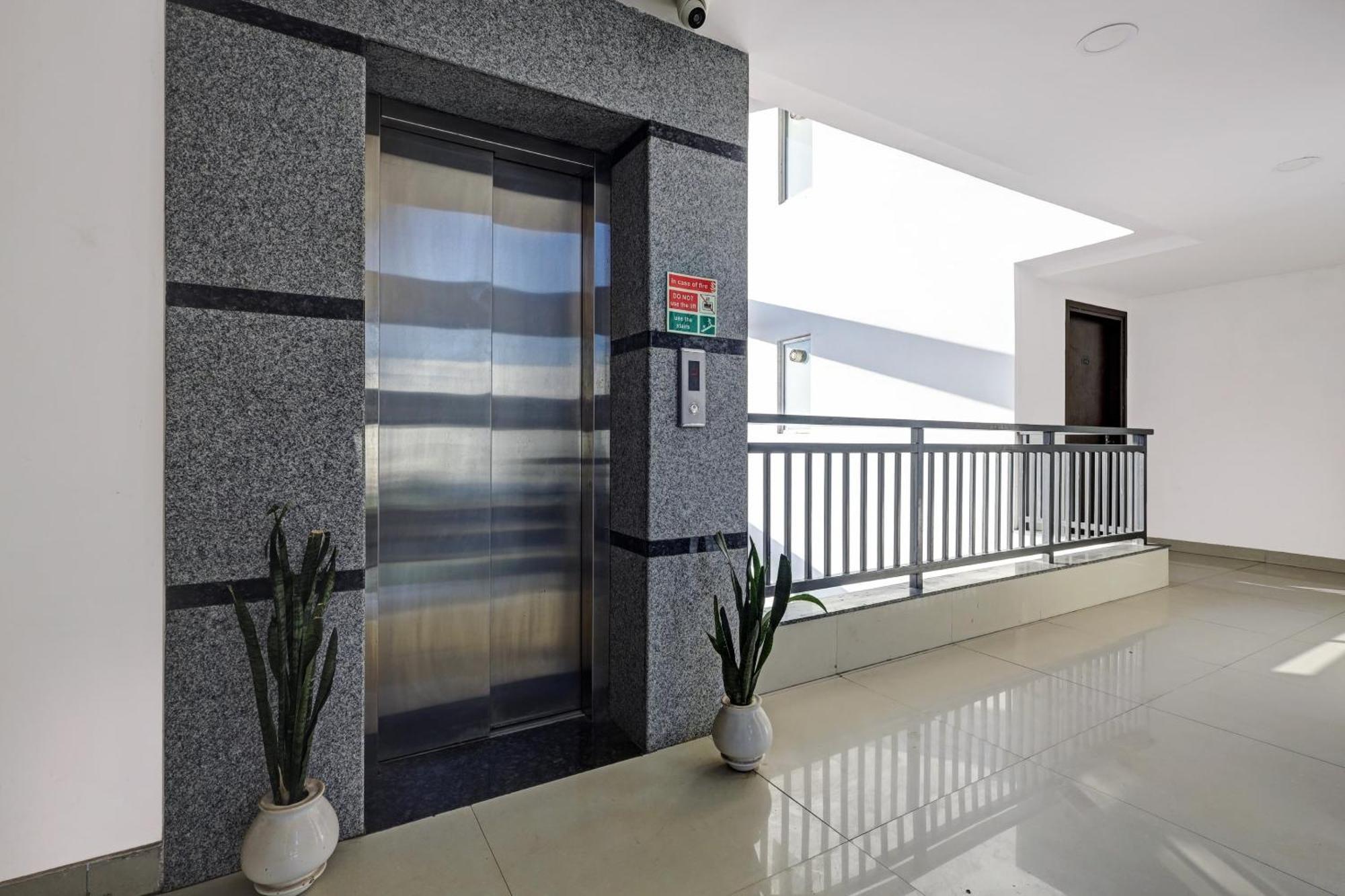 Super Townhouse Tipsyy Near Bestech Central Square Mall Gurgaon Exterior photo