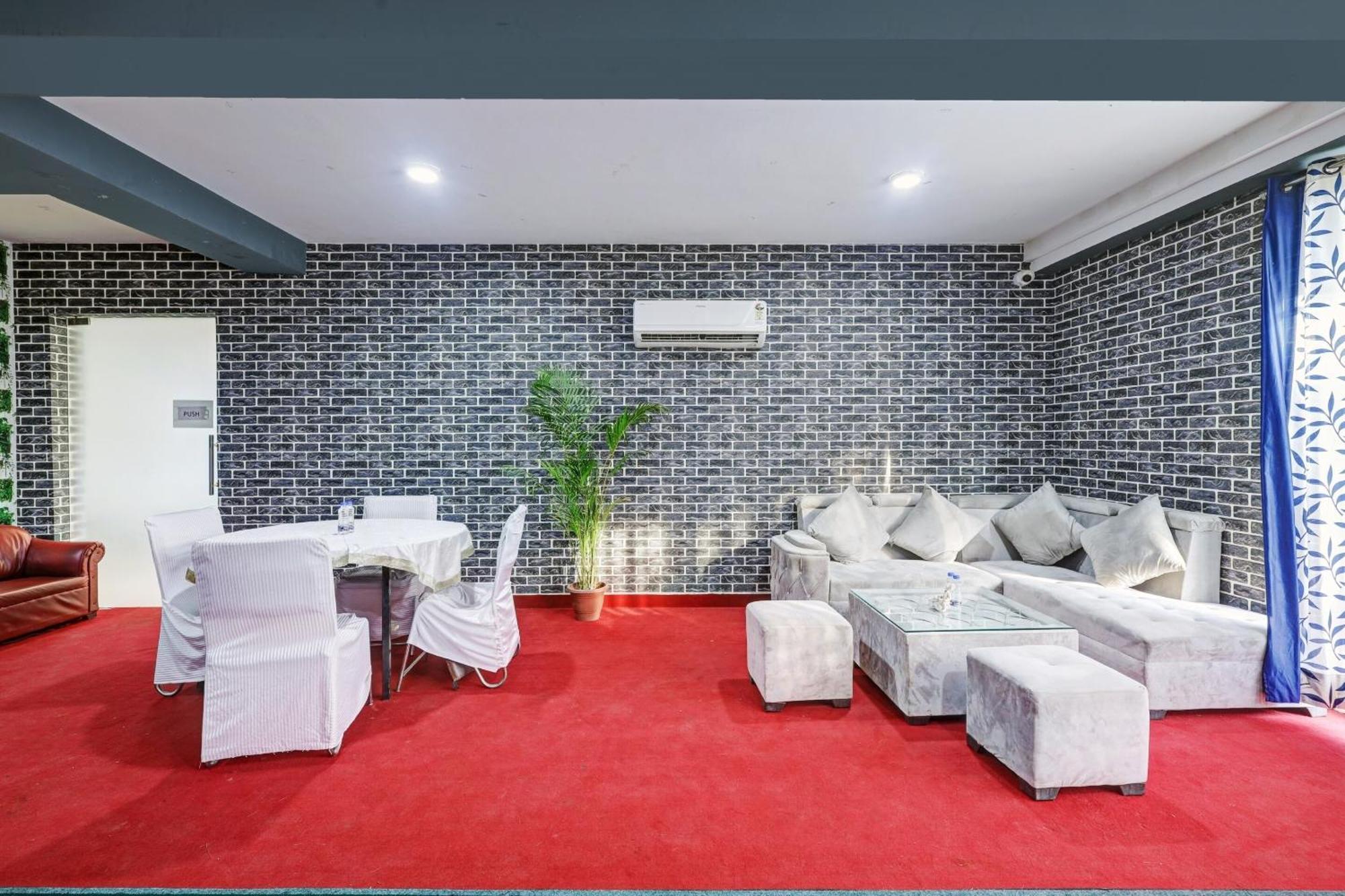 Super Townhouse Tipsyy Near Bestech Central Square Mall Gurgaon Exterior photo