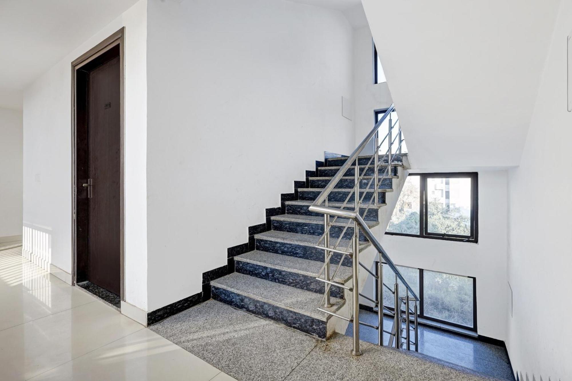 Super Townhouse Tipsyy Near Bestech Central Square Mall Gurgaon Exterior photo