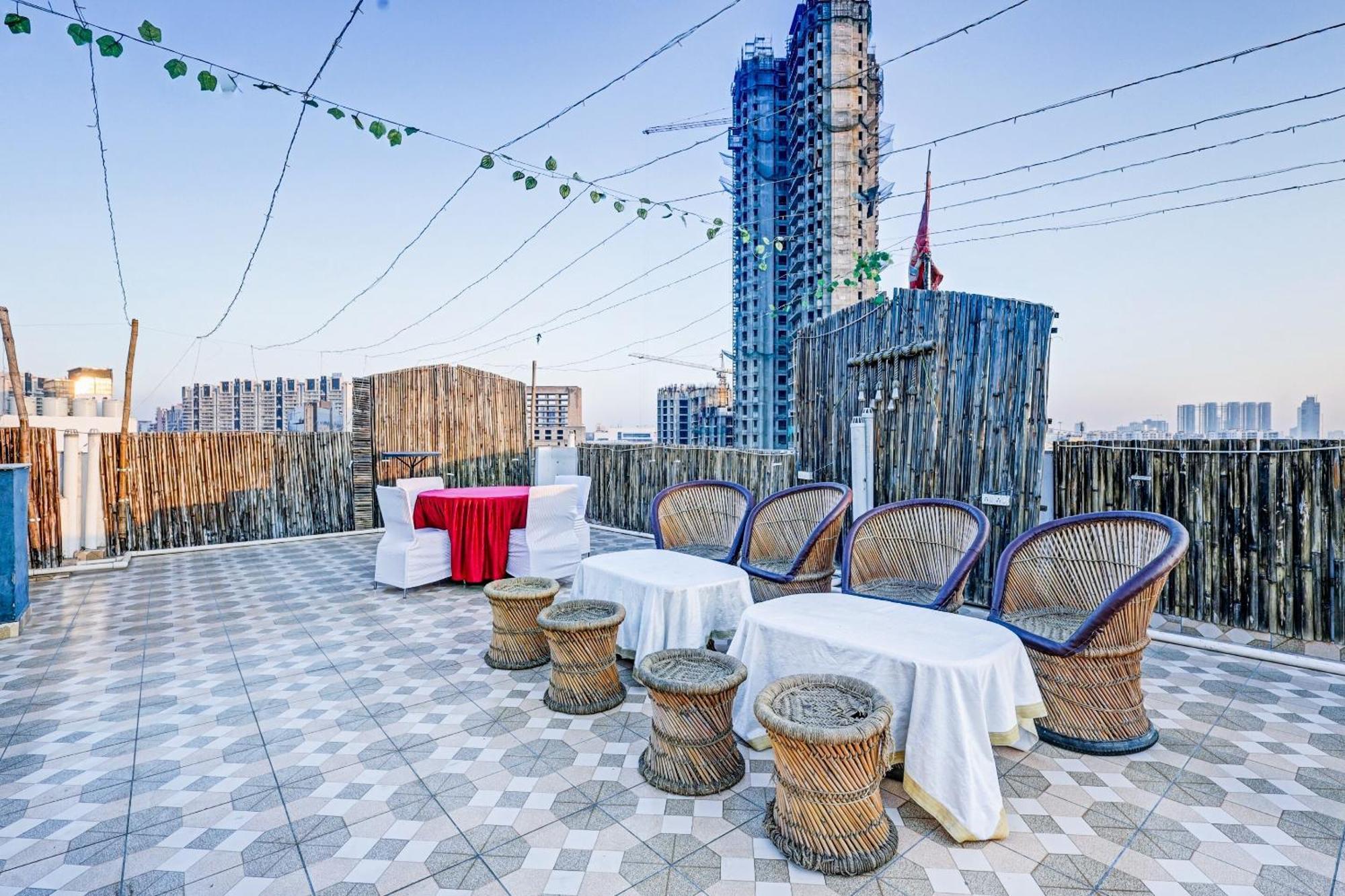 Super Townhouse Tipsyy Near Bestech Central Square Mall Gurgaon Exterior photo